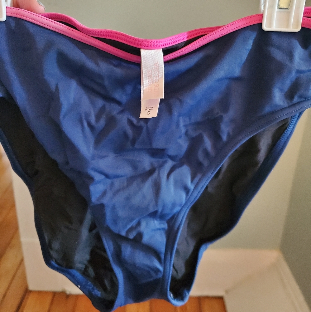 Bathing suit - Picture 9 of 10